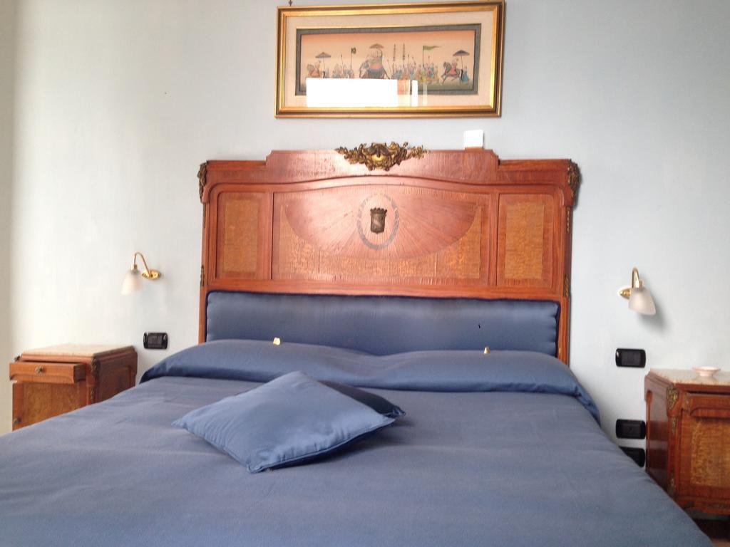 La Dimora Dei Baroni Bed and Breakfast Napoli Værelse billede