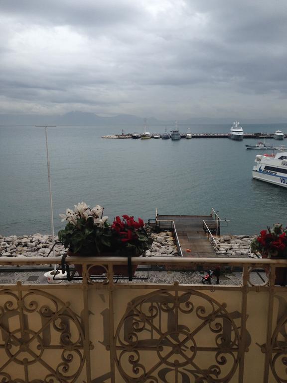 La Dimora Dei Baroni Bed and Breakfast Napoli Værelse billede