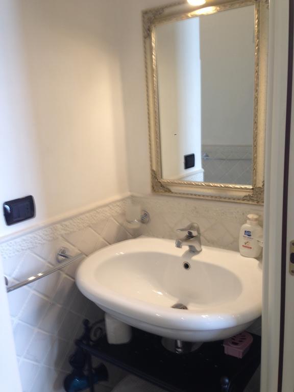 La Dimora Dei Baroni Bed and Breakfast Napoli Værelse billede