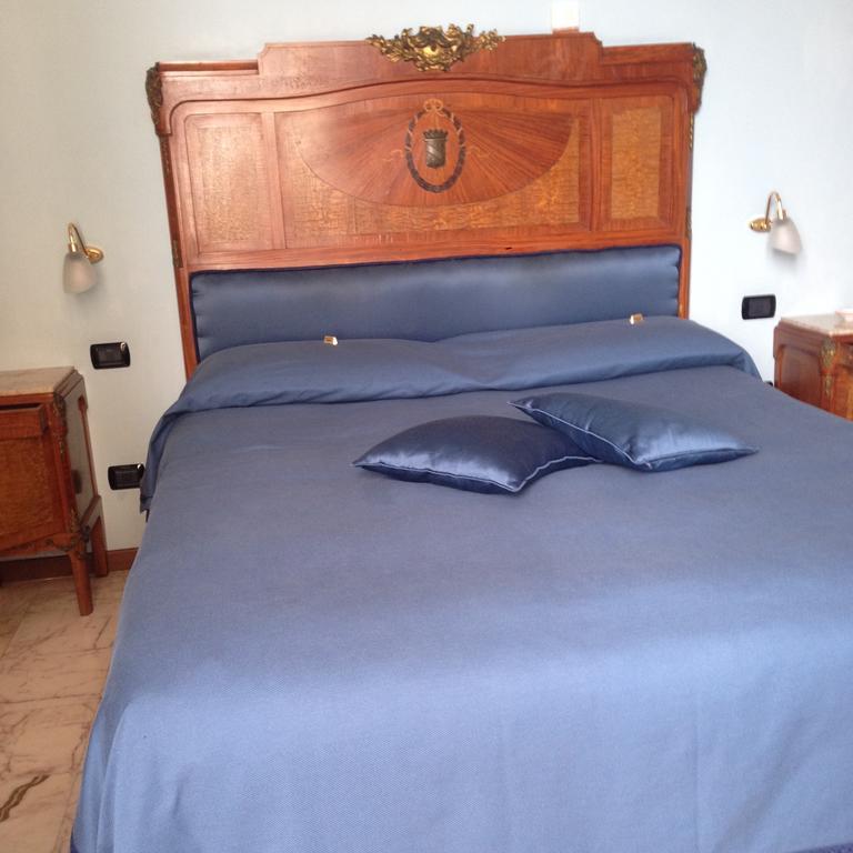 La Dimora Dei Baroni Bed and Breakfast Napoli Værelse billede