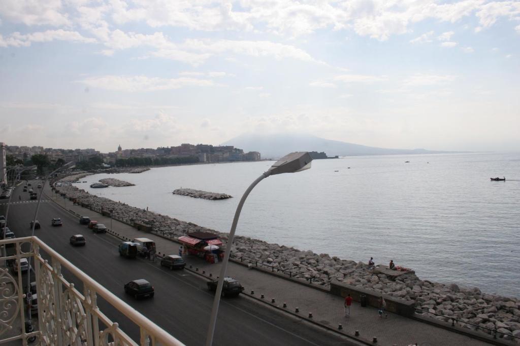 La Dimora Dei Baroni Bed and Breakfast Napoli Eksteriør billede