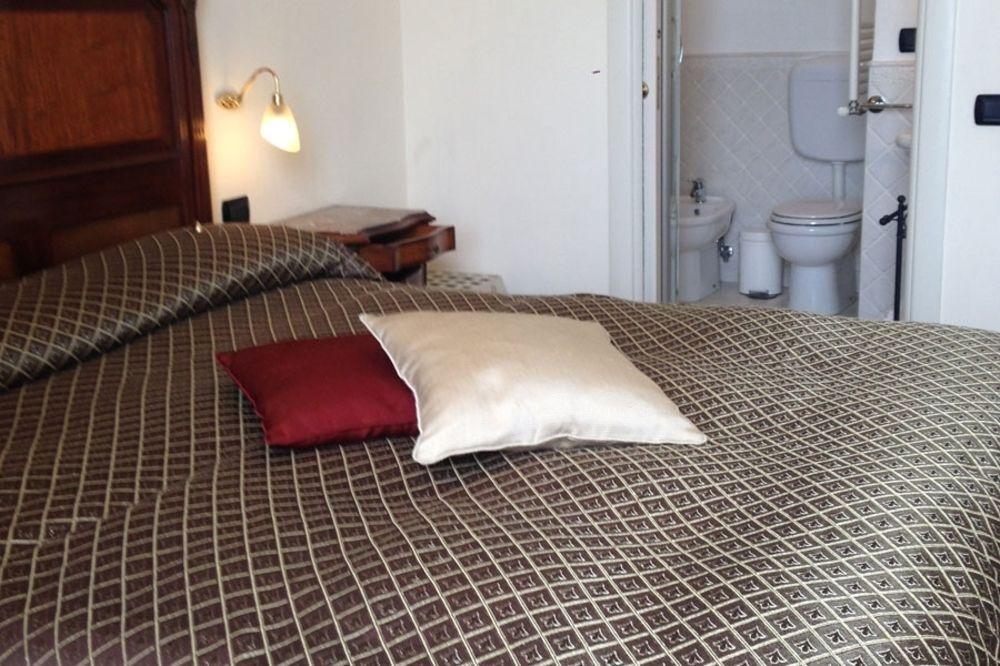 La Dimora Dei Baroni Bed and Breakfast Napoli Eksteriør billede